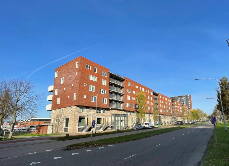 Ruim en licht 3-kamerappartement met een riant balkon en vrij uitzicht.